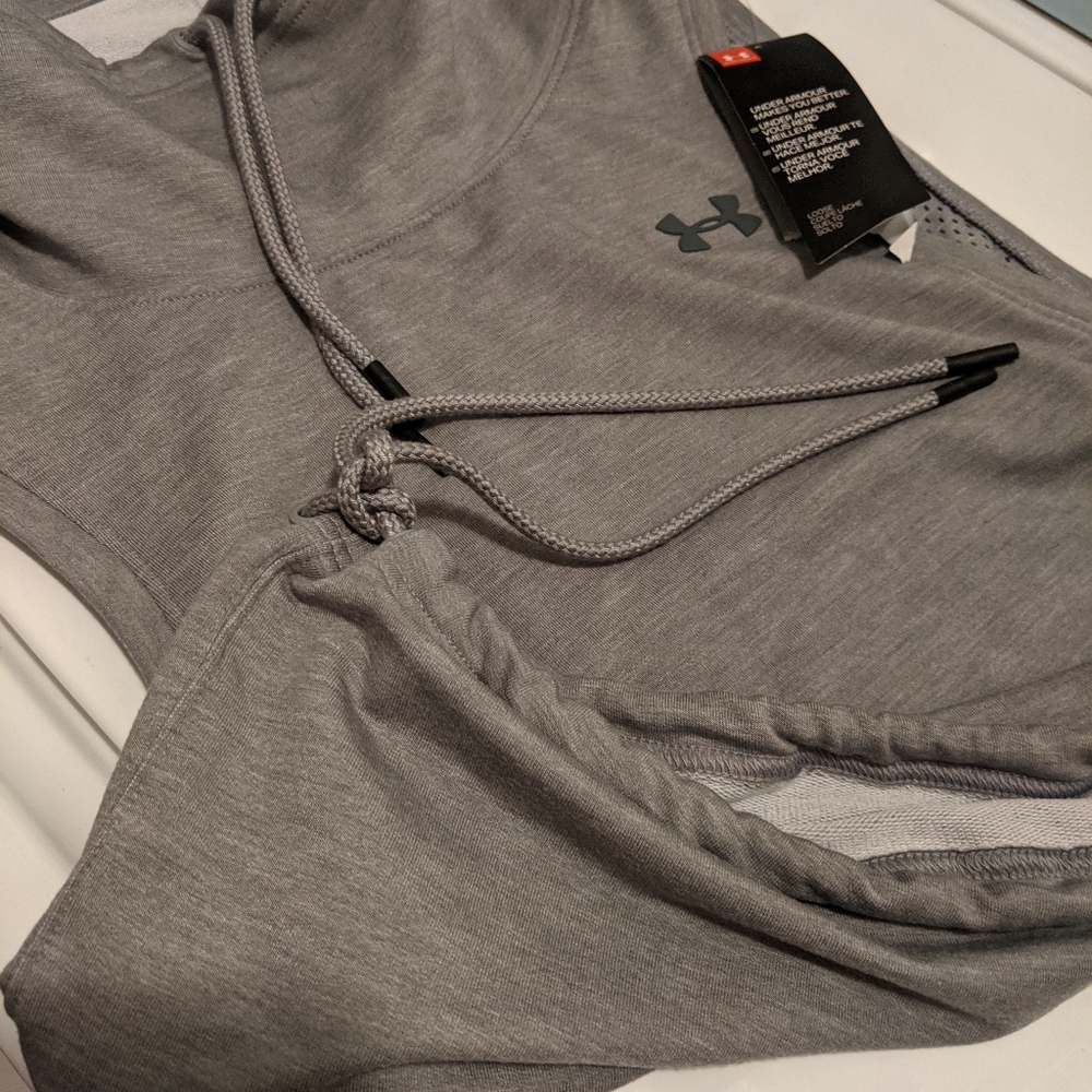 NWT UA Fleece Crop - Picture 10 of 12